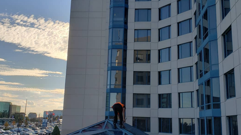 Sealing the skylight at the Sheraton Hotel in Richmond Hill, ensuring a watertight and durable solution to prevent leaks and protect the building.